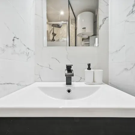 Apartment Superbe De 2 Pieces *